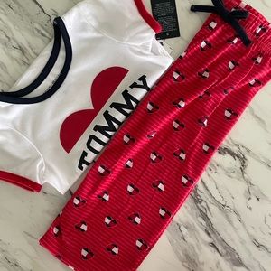TH PAJAMA SET. Girls size 4T